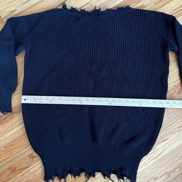 Forever21 black sweater - Picture 3 of 4